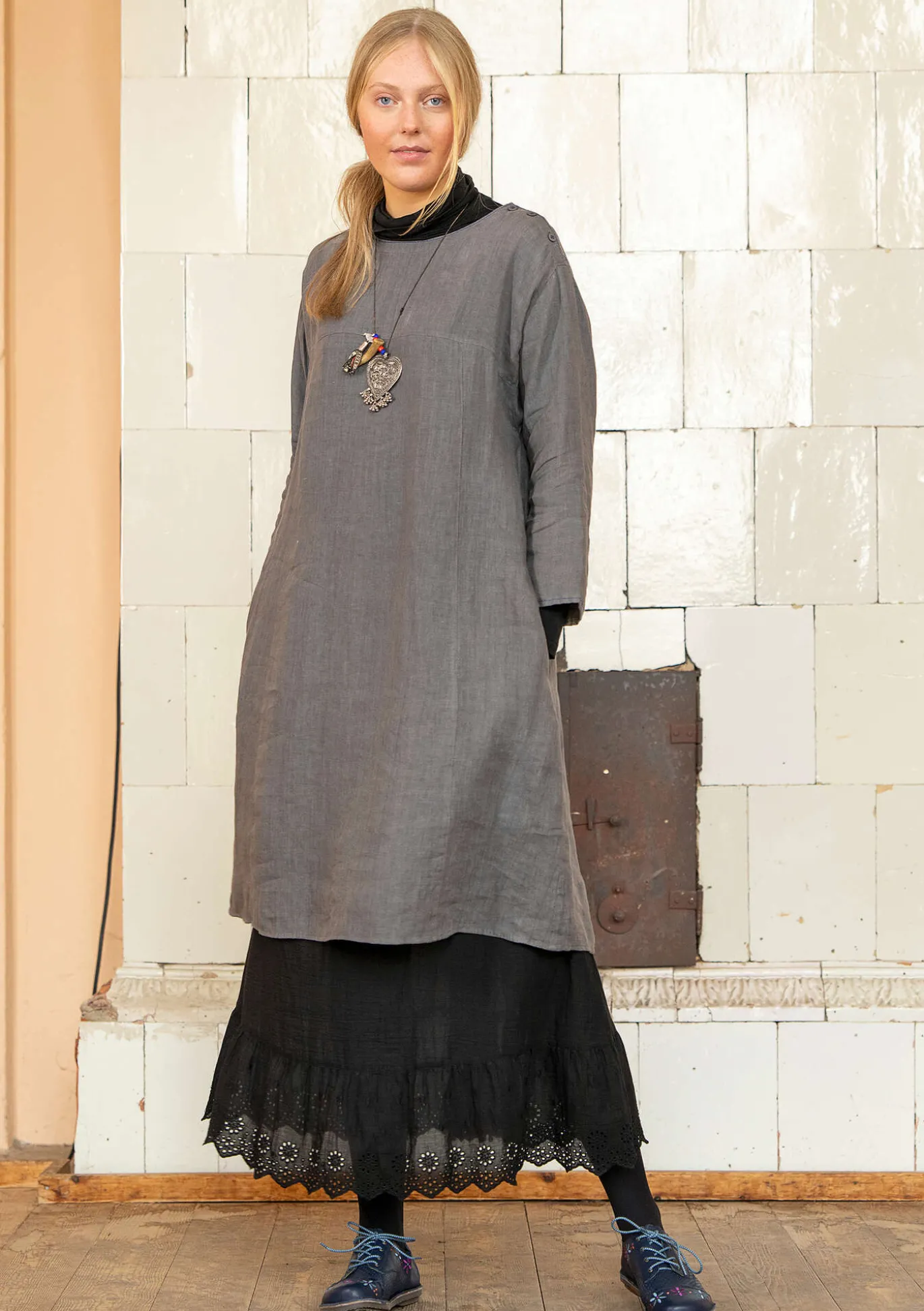 Kleid aus Leinengewebe