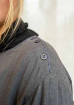 Kleid aus Leinengewebe