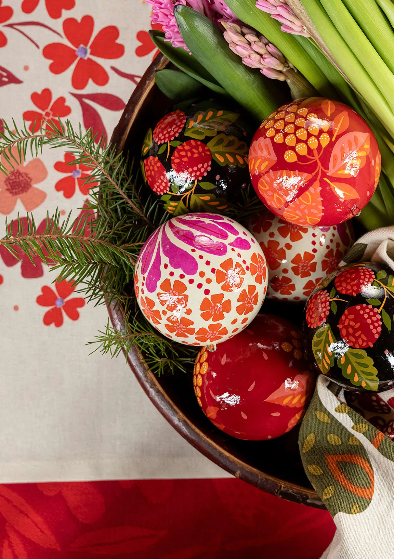 Weihnachtskugel „Gnistra“ aus Papiermaschee